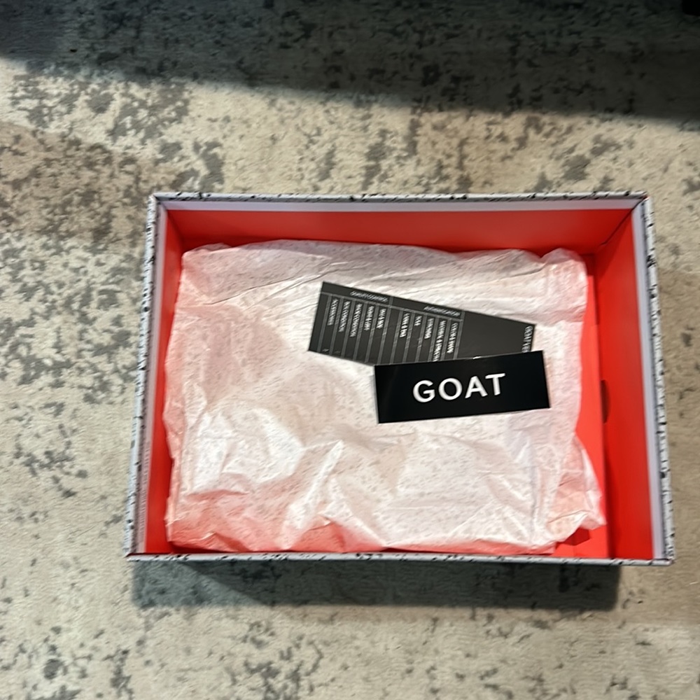 Jordan 4 Fire Reds - Picture 6 of 9